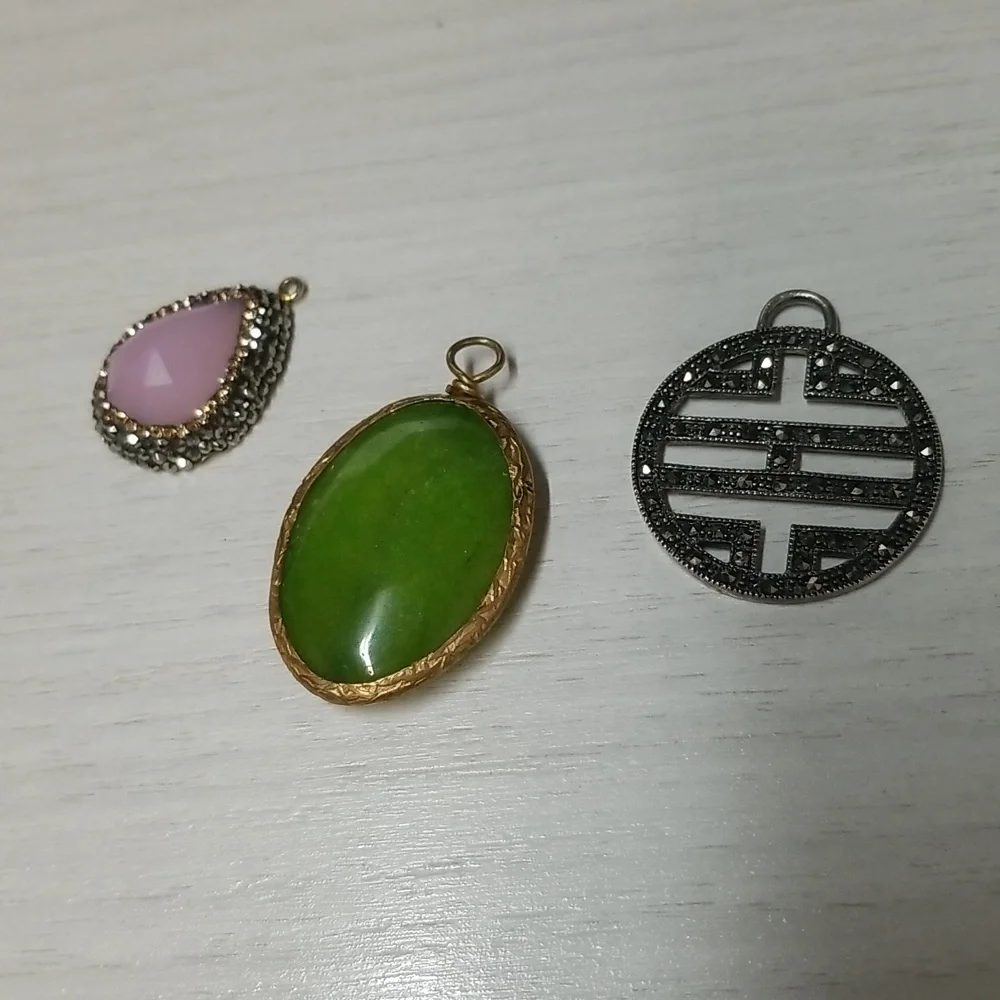 Pendants - Picture 1 of 4